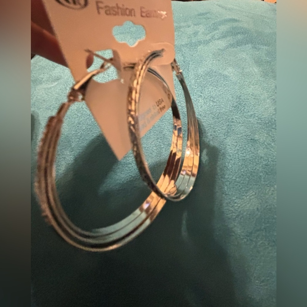 Elegant Silver Hoop Earrings - Picture 3 of 9